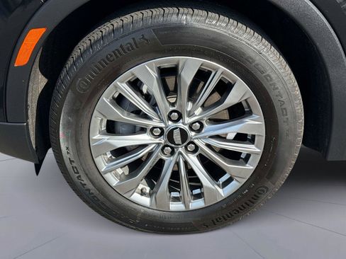 Used 2025 Cadillac XT4 Premium Luxury FWD image 11