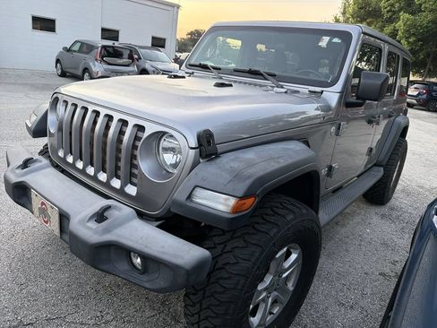Used 2018 Jeep Wrangler Unlimited Sport S AWD/4WD image 3
