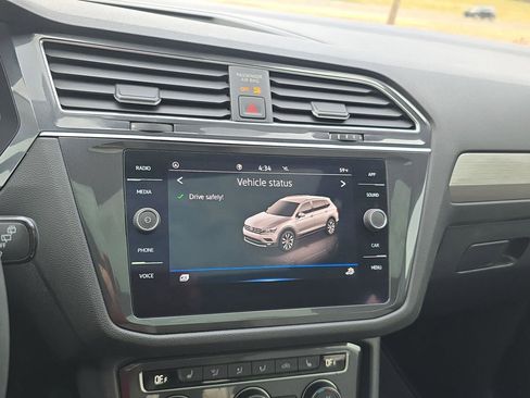 Used 2021 Volkswagen Tiguan SE image 24