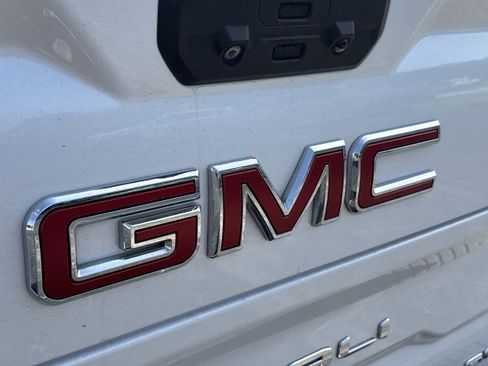 Used 2022 GMC Sierra 1500 Denali AWD/4WD image 14