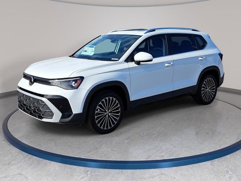 New 2026 Volkswagen Taos SE FWD image 1