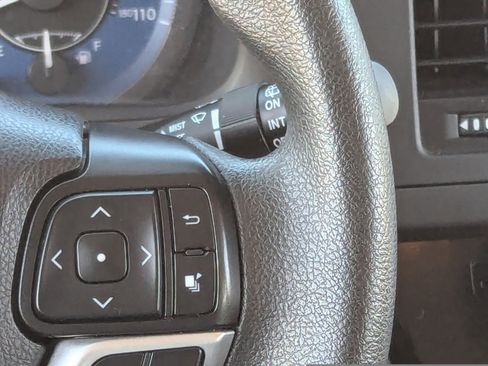 Used 2020 Toyota Sienna LE w/ Carpet Mat Package image 24