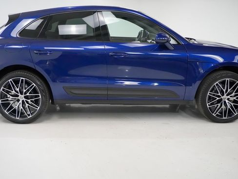 Certified 2025 Porsche Macan image 9