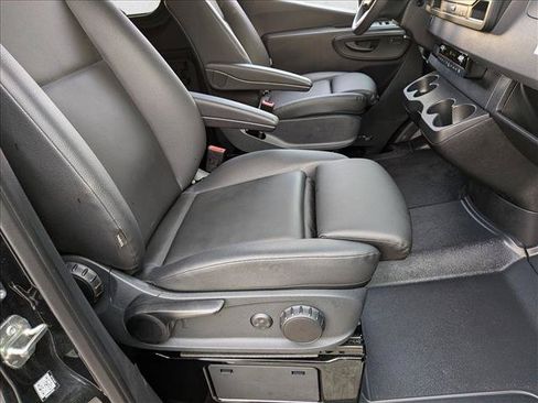Used 2024 Mercedes-Benz Sprinter 2500 image 18