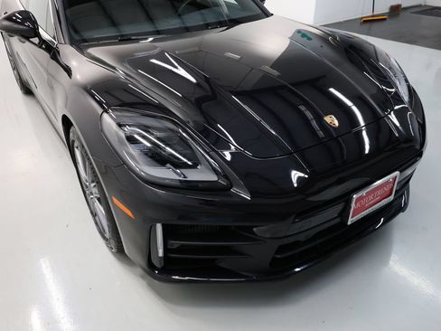 Used 2025 Porsche Panamera image 57