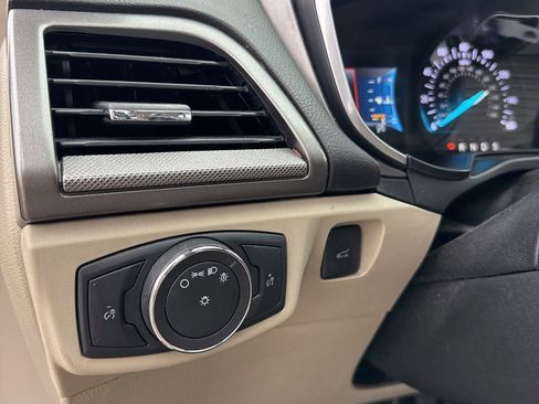 Used 2019 Ford Fusion SE image 10