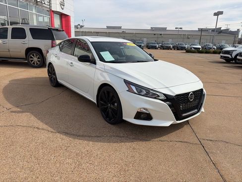 Certified 2022 Nissan Altima 2.5 SR w/ Midnight Edition Package image 6