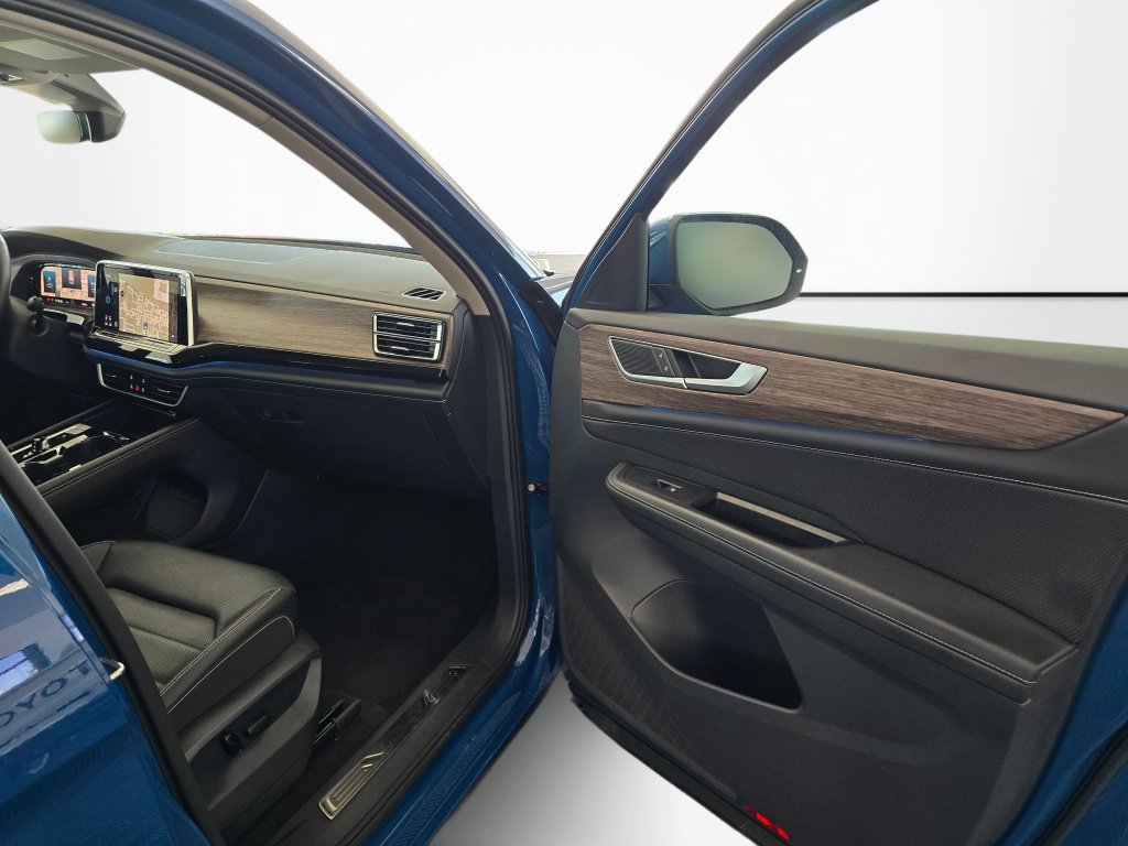 Used 2025 Volkswagen Atlas SEL AWD/4WD image 40