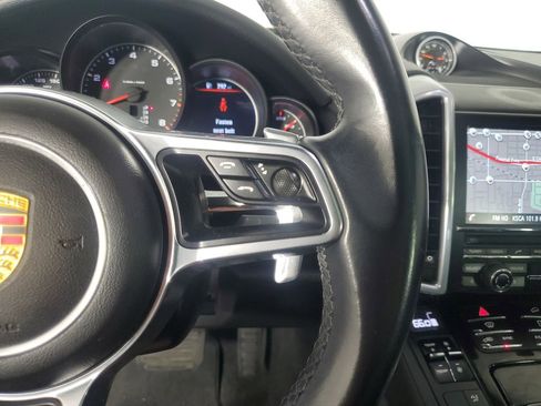 Used 2016 Porsche Cayenne image 25