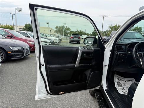 Used 2019 Toyota 4Runner SR5 AWD/4WD image 16
