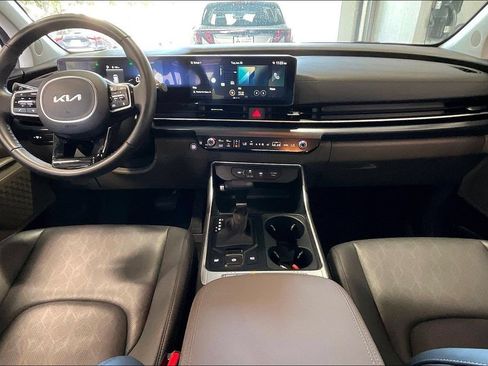 Used 2026 Kia Carnival FWD image 6
