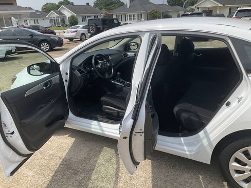 Used 2018 Nissan Sentra S FWD image 9