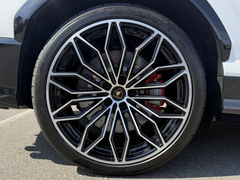 Used 2025 Lamborghini Urus SE AWD/4WD image 9