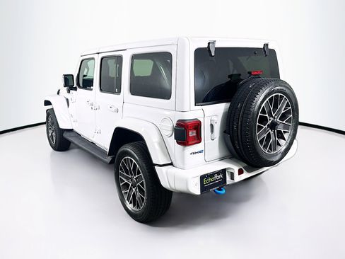 Used 2023 Jeep Wrangler Unlimited Sahara AWD/4WD image 5