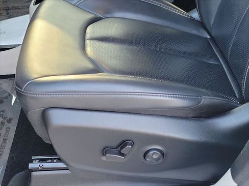 Certified 2023 Chrysler Pacifica Touring-L FWD image 16