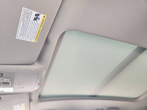 Used 2021 Volkswagen Atlas SE w/ Panoramic Sunroof Package FWD image 24