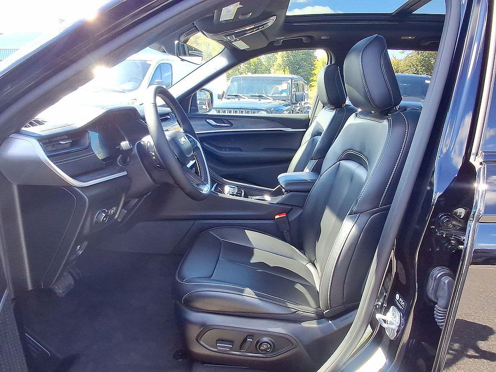 Used 2026 Jeep Grand Cherokee Limited AWD/4WD image 17