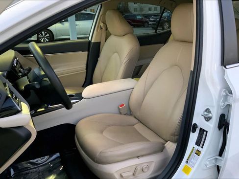 Used 2021 Toyota Camry LE image 8
