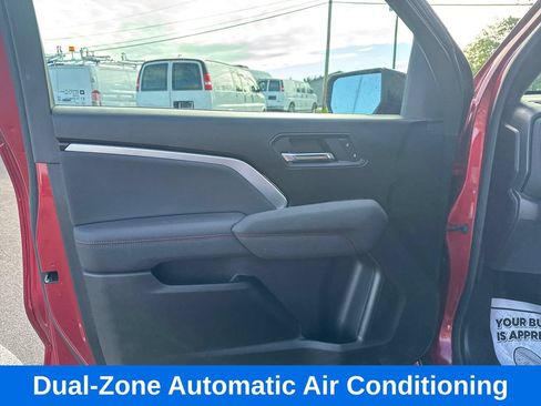 Used 2023 Chevrolet Colorado Z71 w/ Z71 Convenience Package 2 AWD/4WD image 12