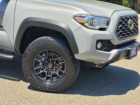 Used 2020 Toyota Tacoma TRD Off-Road w/ TRD Premium Off Road Package AWD/4WD image 6