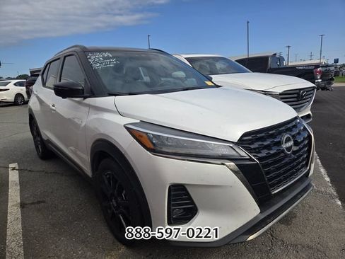 Used 2023 Nissan Kicks SR w/ SR Premium Package FWD image 10