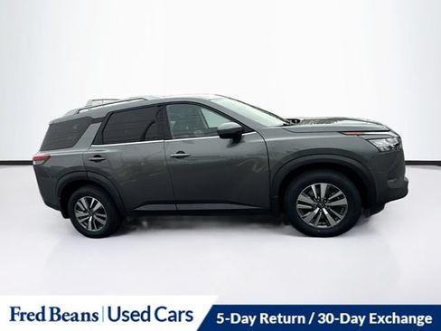Used 2023 Nissan Pathfinder SL AWD/4WD image 11