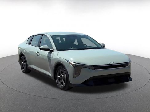 Used 2025 Kia K4 LXS image 3