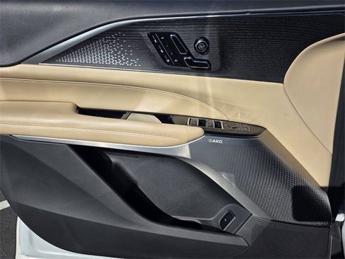 New 2025 Cadillac Lyriq Luxury image 18