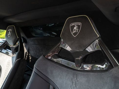 Used 2024 Lamborghini Huracan Sterrato image 10