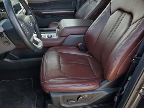 Used 2023 Ford Expedition Limited AWD/4WD image 3