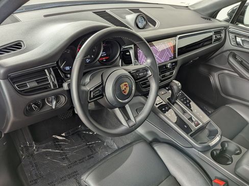 Certified 2026 Porsche Macan AWD/4WD image 4