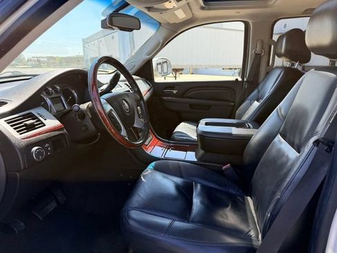 Used 2011 Cadillac Escalade ESV Luxury AWD/4WD image 12