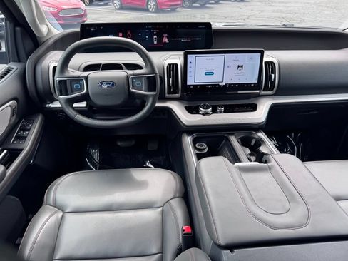 Used 2025 Ford Expedition Active AWD/4WD image 6