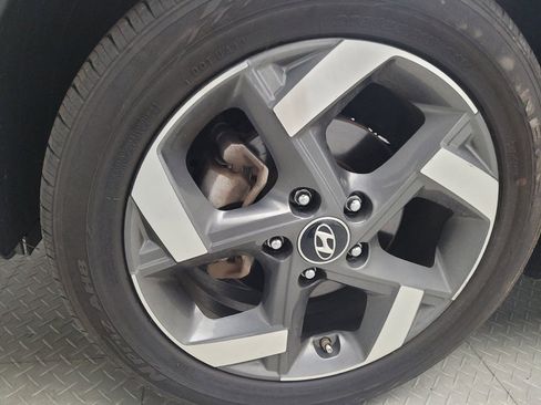 Used 2023 Hyundai Venue Limited FWD image 31