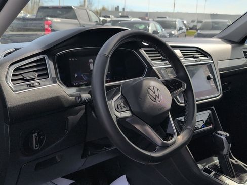 Used 2022 Volkswagen Tiguan SE AWD/4WD image 18