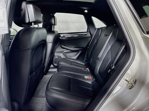 Used 2020 Porsche Macan AWD/4WD image 21