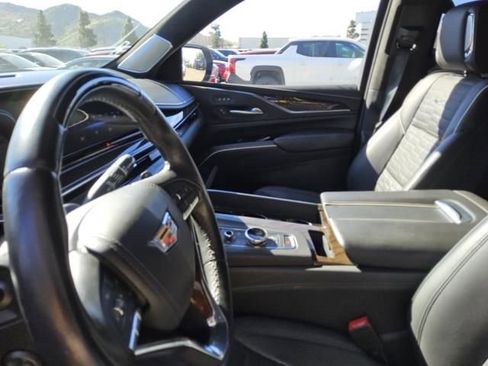 Used 2024 Cadillac Escalade Premium Luxury Platinum image 5