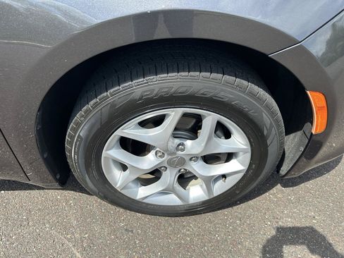 Used 2018 Chrysler Pacifica Touring Plus w/ Tire & Wheel Group FWD image 37