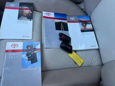 Used 2012 Toyota Camry XLE image 32