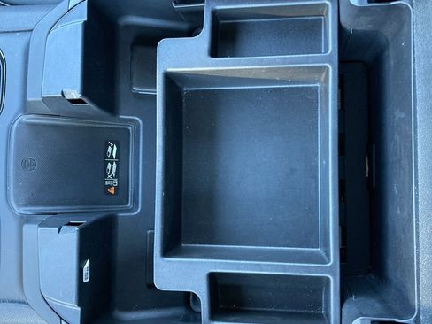 Certified 2022 GMC Sierra 1500 AT4 w/ AT4 Premium Package image 36