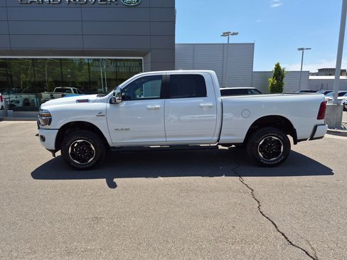 Used 2025 RAM 2500 Laramie AWD/4WD image 7