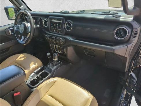 Used 2018 Jeep Wrangler Unlimited Sahara AWD/4WD image 24