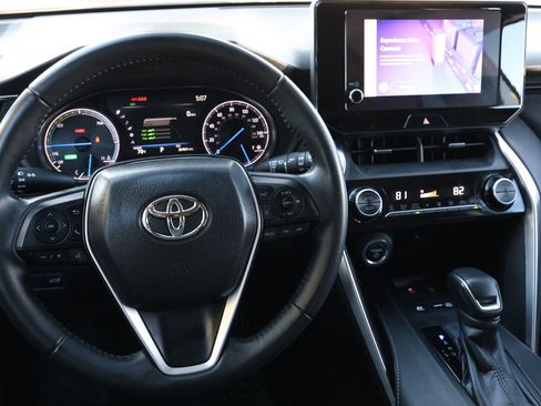 Used 2024 Toyota Venza LE image 16