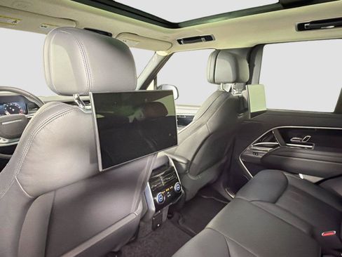 Certified 2025 Land Rover Range Rover SE AWD/4WD image 25
