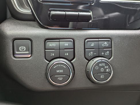 Used 2025 Chevrolet Silverado 1500 LTZ AWD/4WD image 22