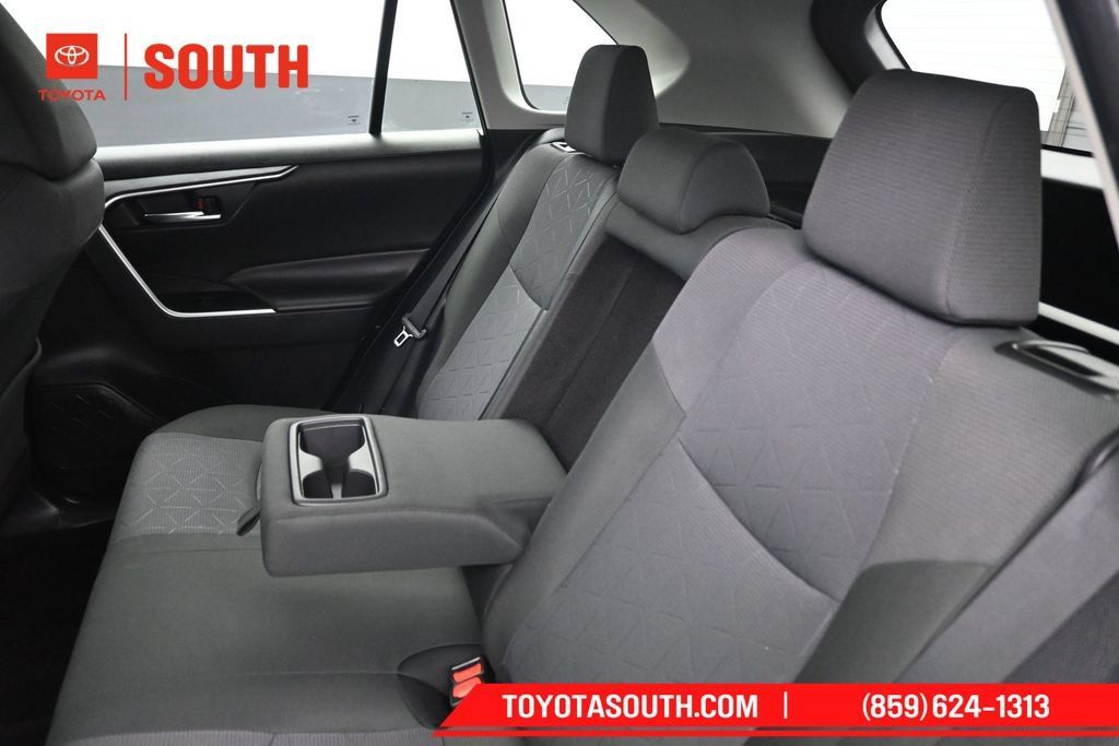Used 2025 Toyota RAV4 XLE AWD/4WD image 23