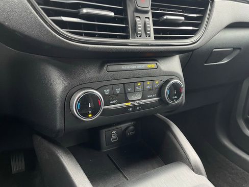 Used 2025 Ford Escape ST-Line image 18