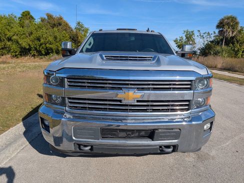 Used 2017 Chevrolet Silverado 3500 LT w/ LT Convenience Package image 3