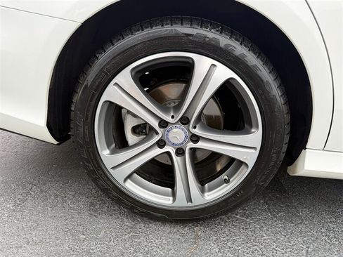 Used 2017 Mercedes-Benz E 300 4MATIC image 26