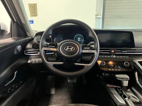 Used 2024 Hyundai Elantra SEL FWD image 21